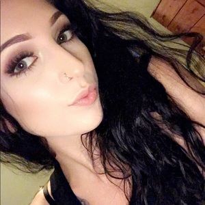 Meet your Posher, Mia